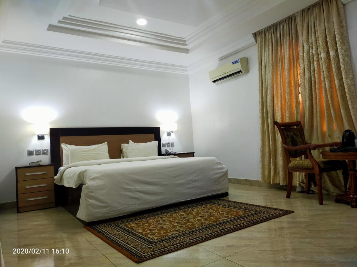 อิมมาคิวเลท แพลตินั่ม ลักชัวรี รีสอร์ต Hotel อาบูจา ภายนอก รูปภาพ