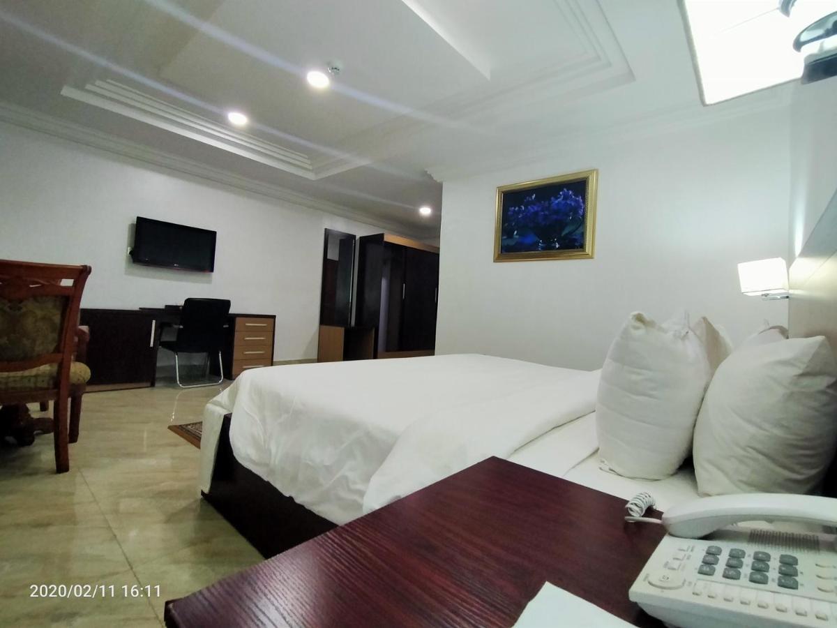 อิมมาคิวเลท แพลตินั่ม ลักชัวรี รีสอร์ต Hotel อาบูจา ภายนอก รูปภาพ