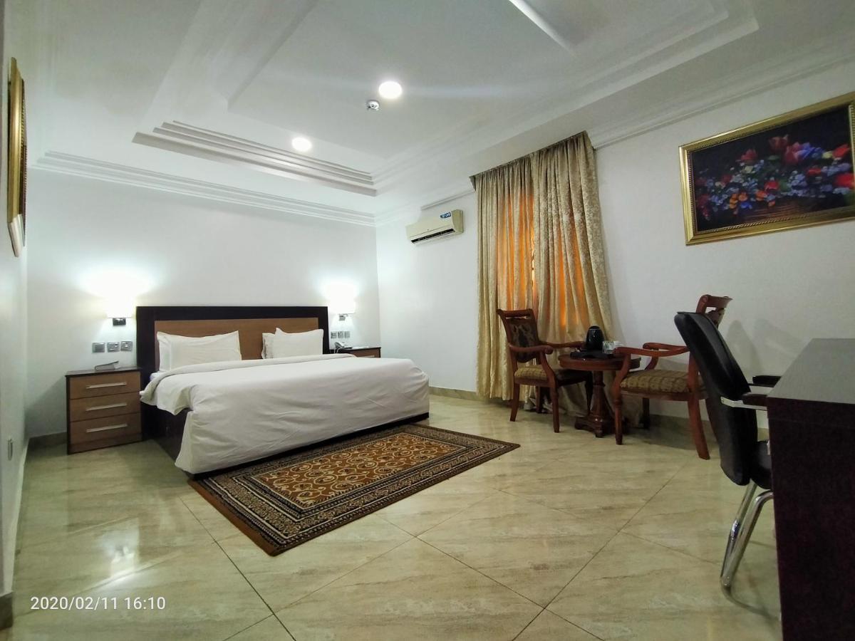 อิมมาคิวเลท แพลตินั่ม ลักชัวรี รีสอร์ต Hotel อาบูจา ภายนอก รูปภาพ