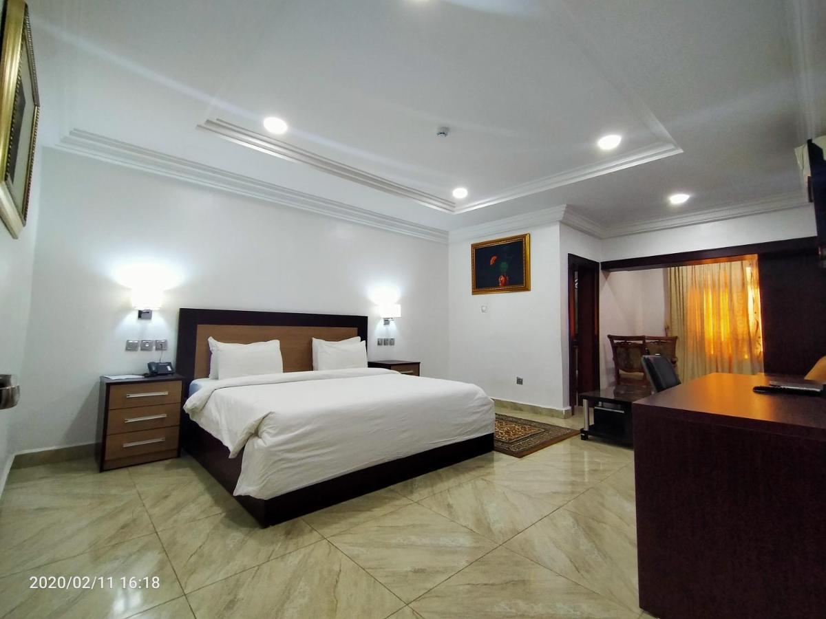 อิมมาคิวเลท แพลตินั่ม ลักชัวรี รีสอร์ต Hotel อาบูจา ภายนอก รูปภาพ